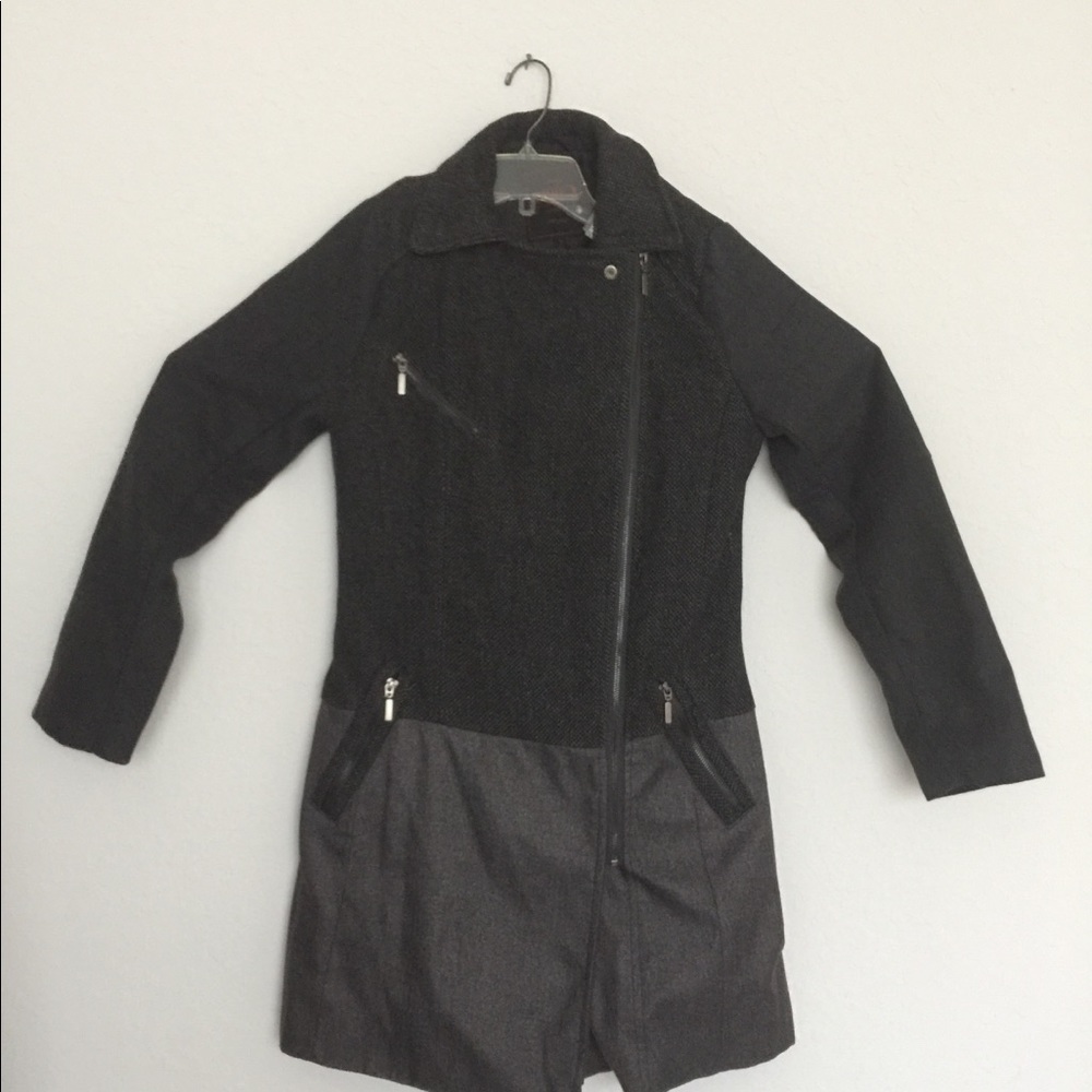 WOMANS YOKI OUTERWEAR SIZE MED GRAY JACKET.